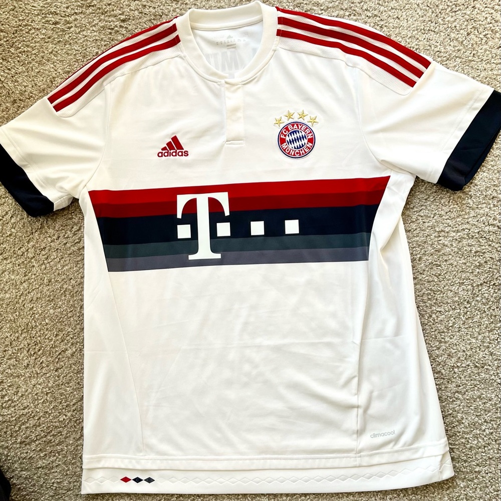 FC Bayern Munchen Soccer Jersey. Excellent Condition. Mens Large